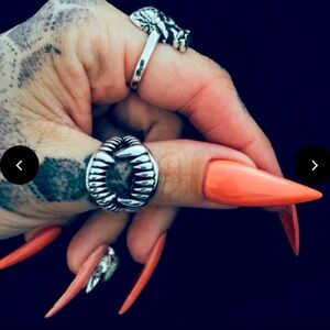 TWISTED LOVE NY FANG RING